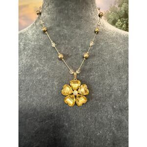 gold-tone daisy beaded pendant necklace